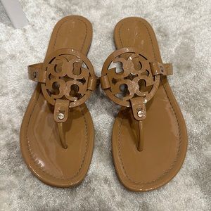 Camel patent leather Tory Burch sandals